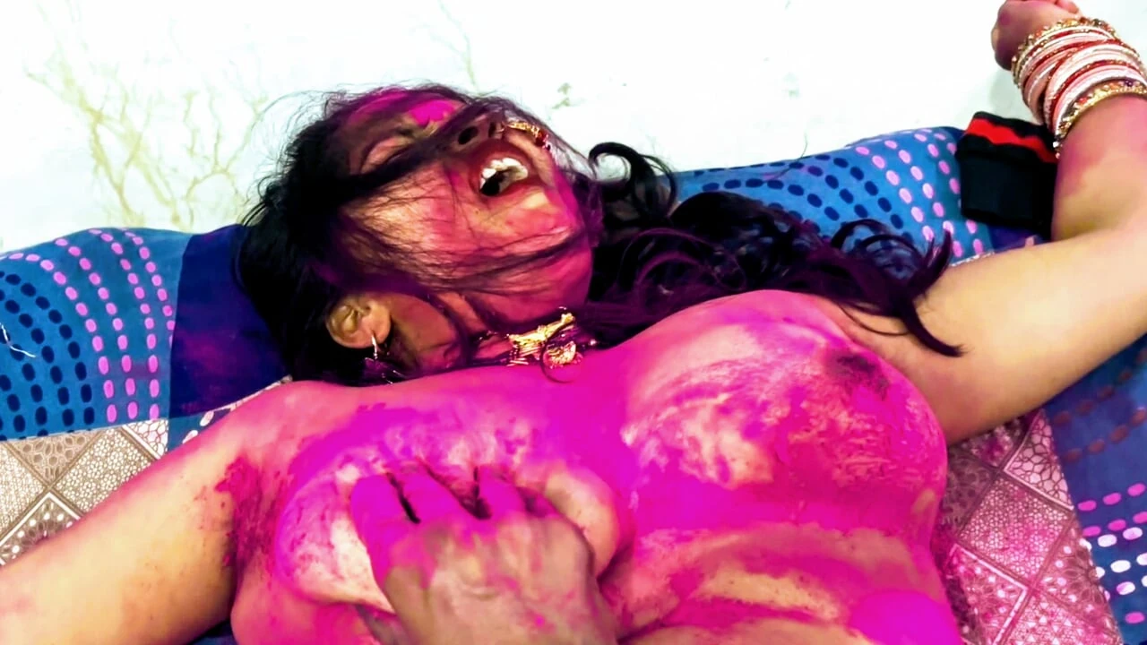 Holi par sali ki chudai story होली पर बीवी के सामने साली को चोद डाला