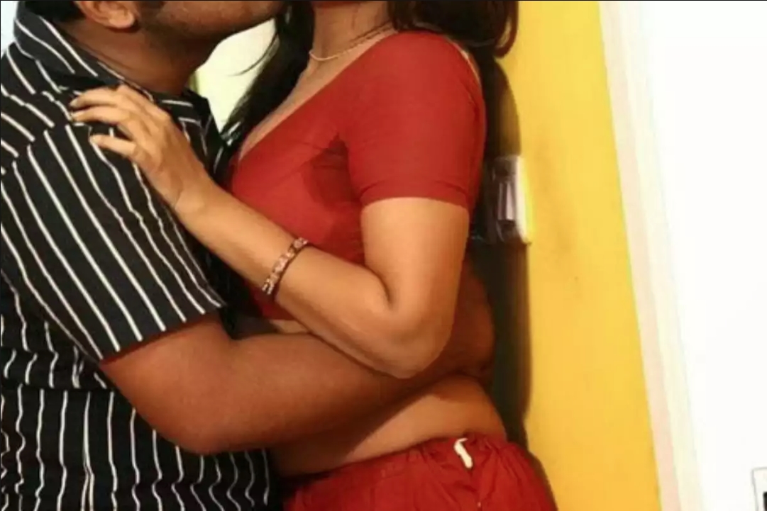 Padosan Bhabhi sex kahani अकेली पड़ोसन के साथ बन गयी बात